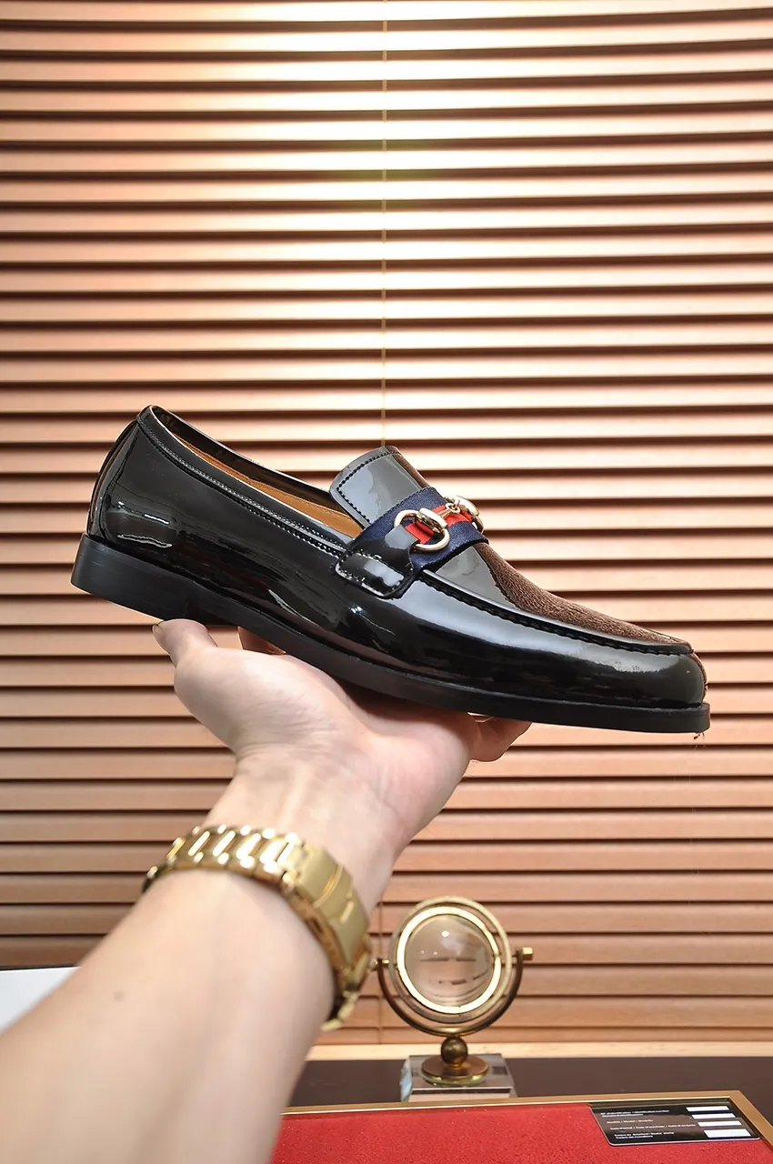 Men's shoes💰540💶Italy's top luxury men's shoe giant (GUCCI) (Gucci) (full cowhide lining) new arrival🍃Original European style🔰 Pleasant to the eye😍In order to make the shoes more durable and non-deformable🌀The production continues to follow traditional methods but there is still no lack of innovation💪The original open-edge beaded cowhide is chosen for the leather♻️ Smooth and natural And extra bright ⭐Made of imported cowhide, the first choice of rich people 38-45 (45 customized)